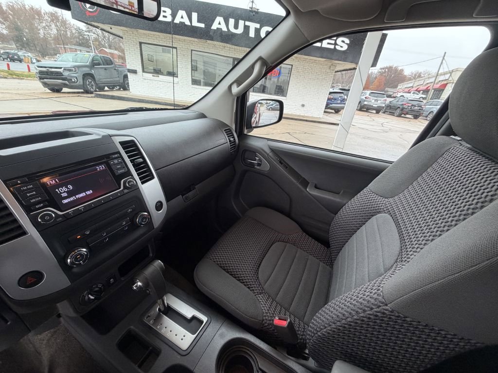 Used 2015 Nissan Frontier SV image 18