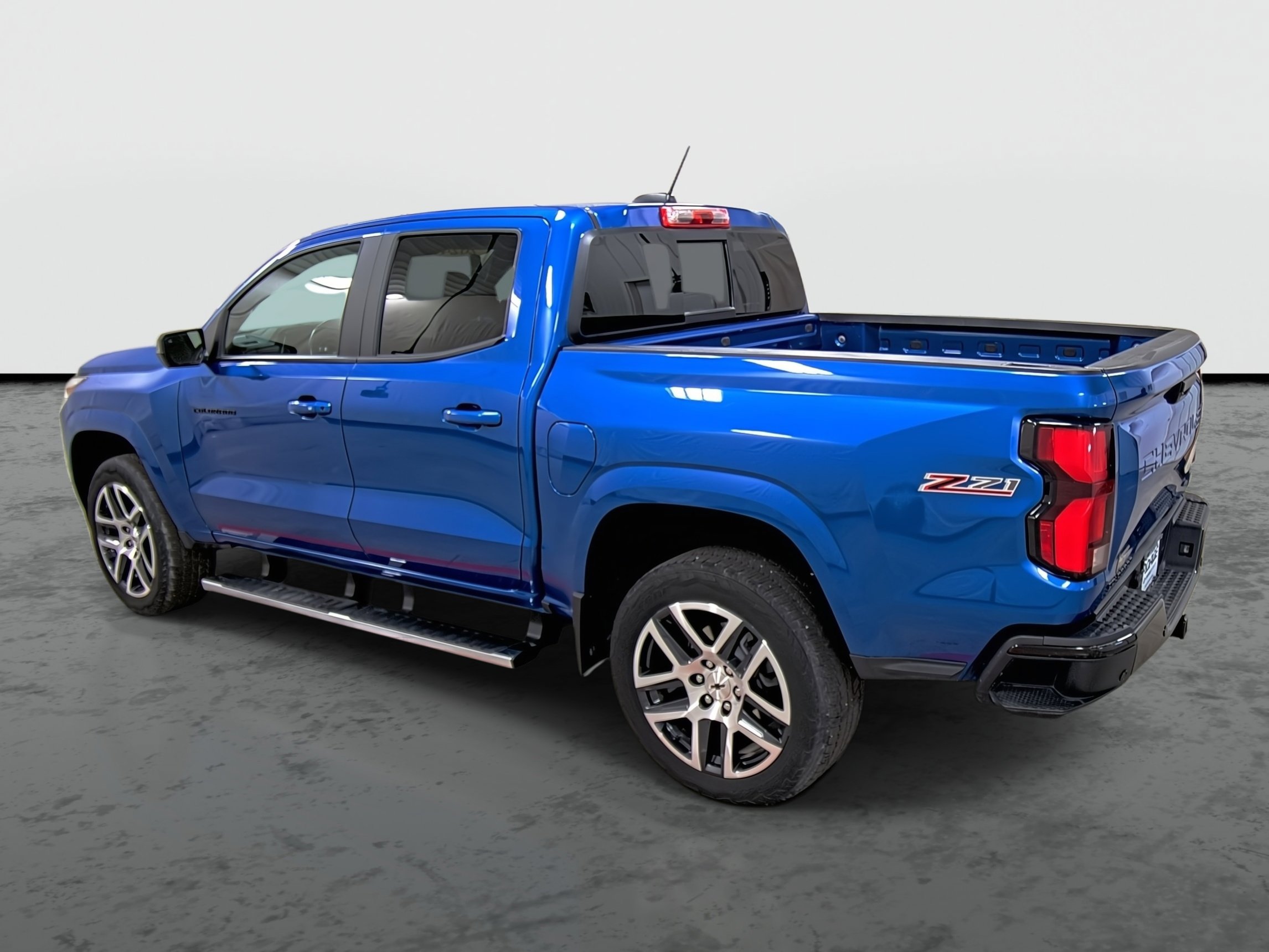 Used 2024 Chevrolet Colorado Z71 w/ Z71 Convenience Package 2 image 2