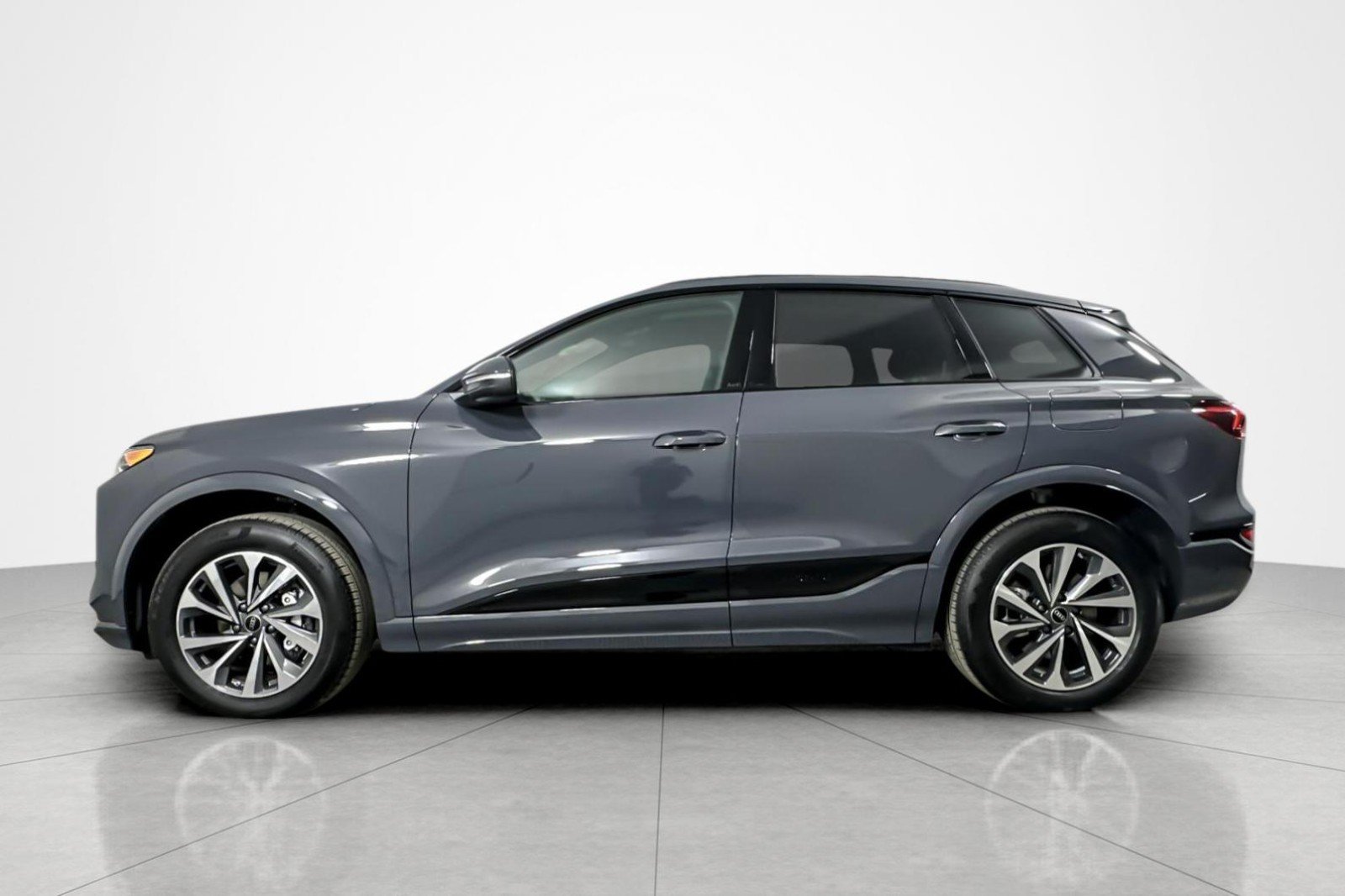 New 2027 Audi Q6 e-tron Premium AWD/4WD image 3