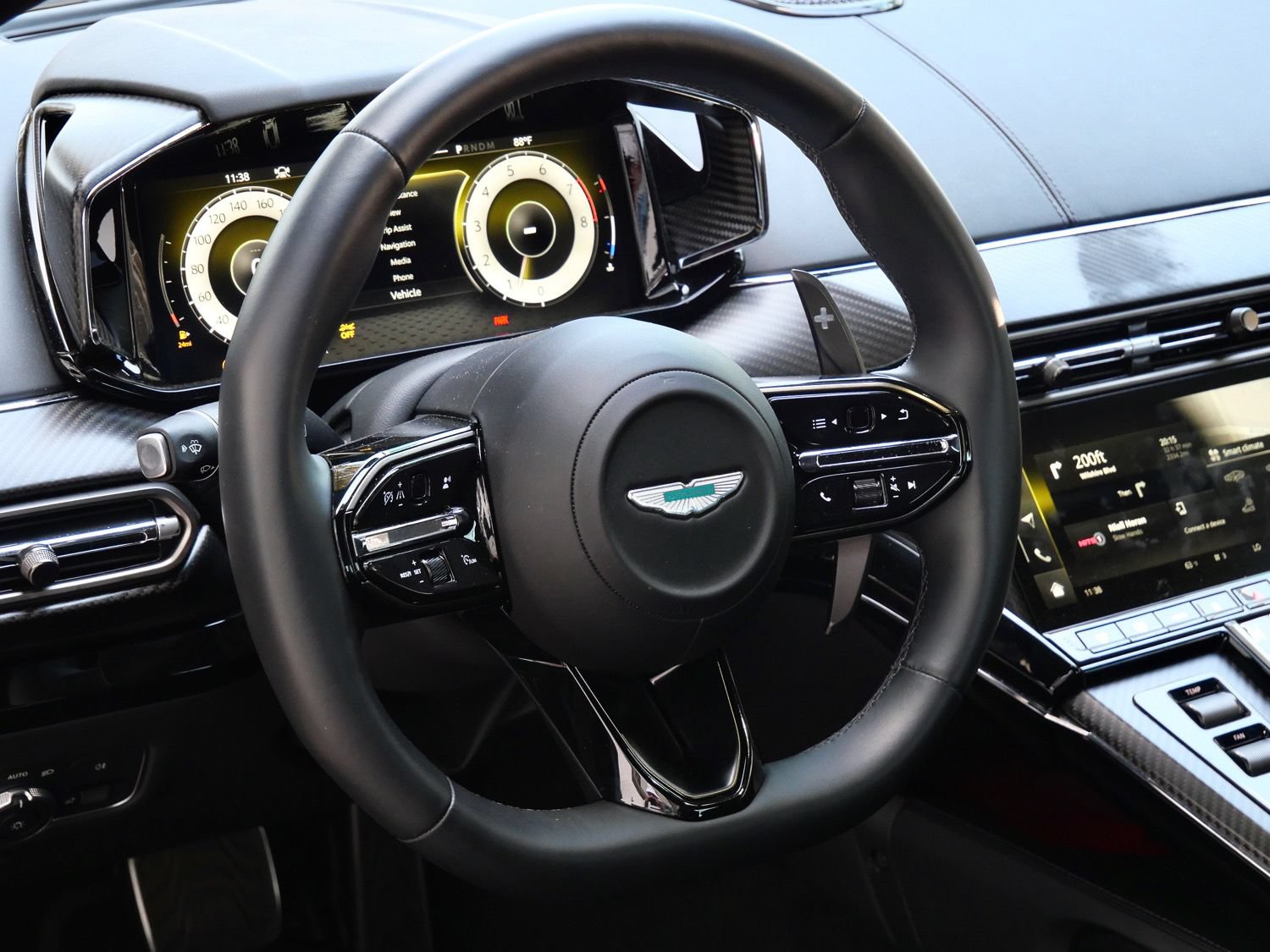 Used 2025 Aston Martin V8 Vantage Coupe RWD image 11