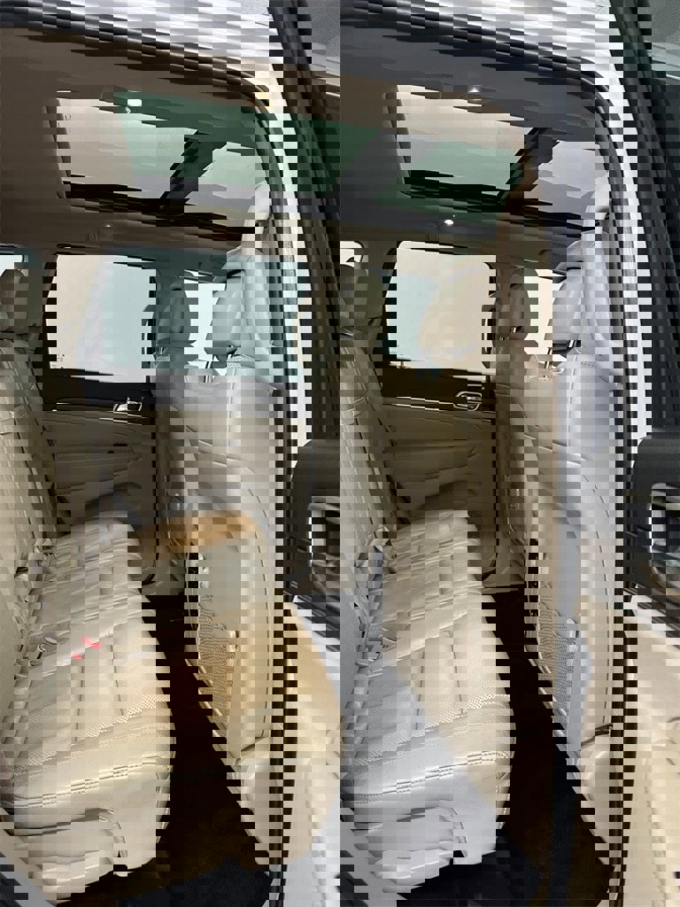 Used 2017 Jeep Grand Cherokee Limited w/ Luxury Group II image 37