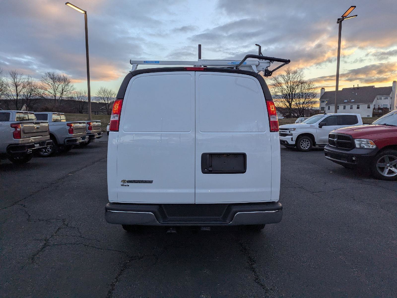 New 2025 Chevrolet Express 3500 w/ Driver Convenience Package RWD image 31