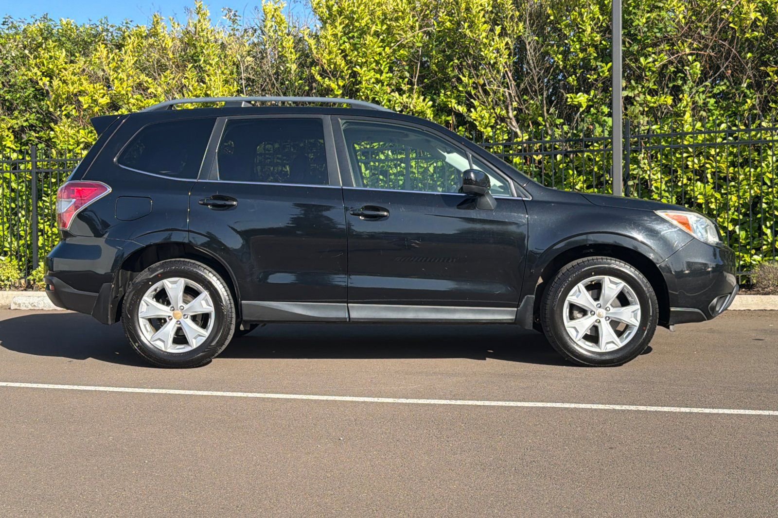 Used 2014 Subaru Forester 2.5i Limited AWD/4WD image 3