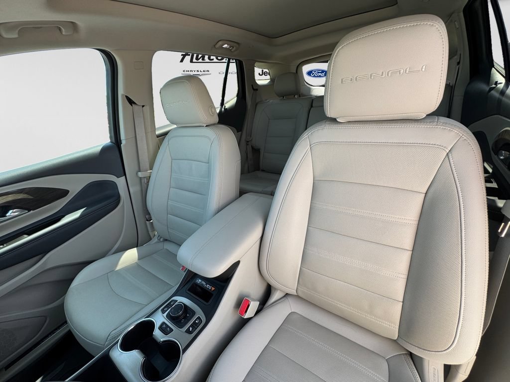 Used 2024 GMC Terrain Denali w/ Denali Premium Package AWD/4WD image 19