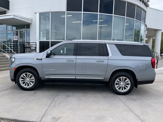 Used 2023 GMC Yukon XL SLT w/ SLT Premium Package image 4