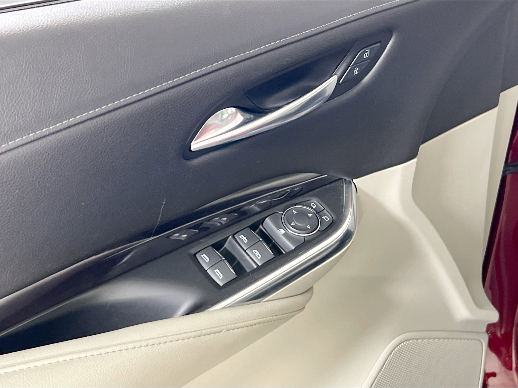 Used 2019 Cadillac XT4 Luxury w/ Cold Weather Package AWD/4WD image 18