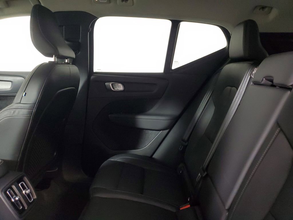 Certified 2025 Volvo XC40 B5 Plus image 13