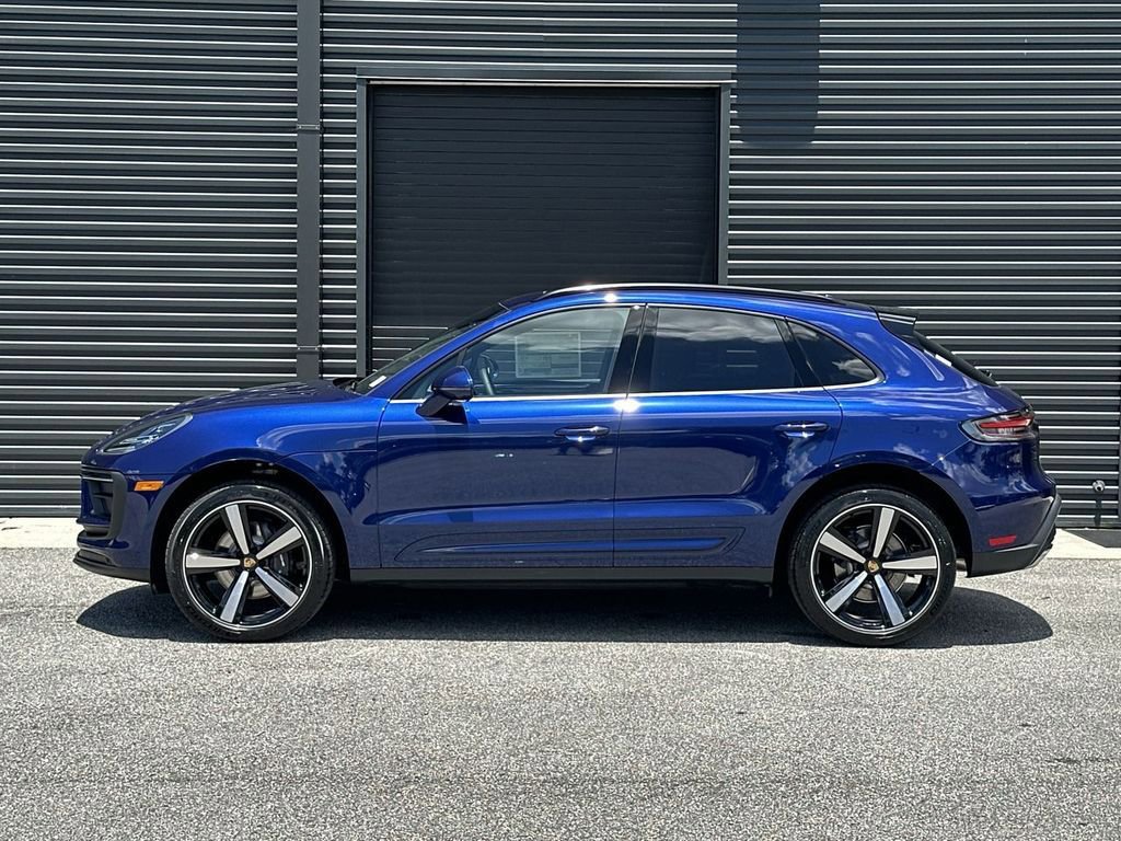Certified 2025 Porsche Macan image 2