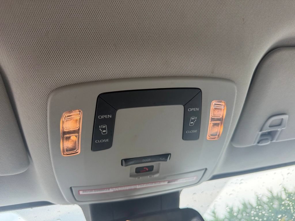 Used 2022 Toyota Sienna LE FWD image 15