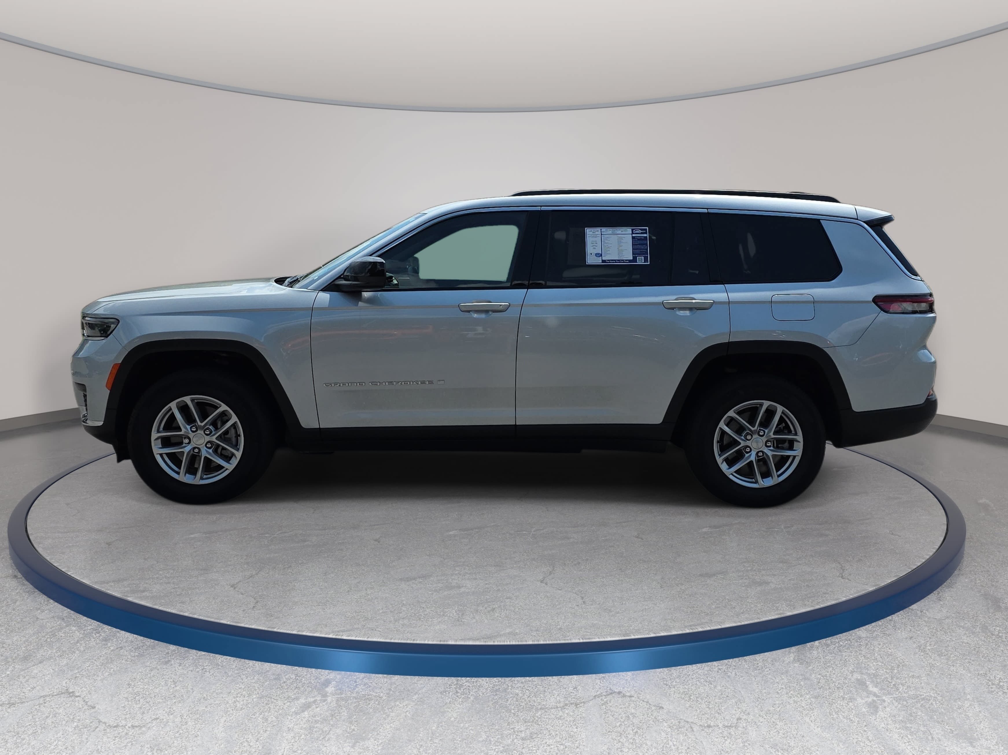 Used 2025 Jeep Grand Cherokee L Laredo w/ Trailer Tow Package AWD/4WD image 8