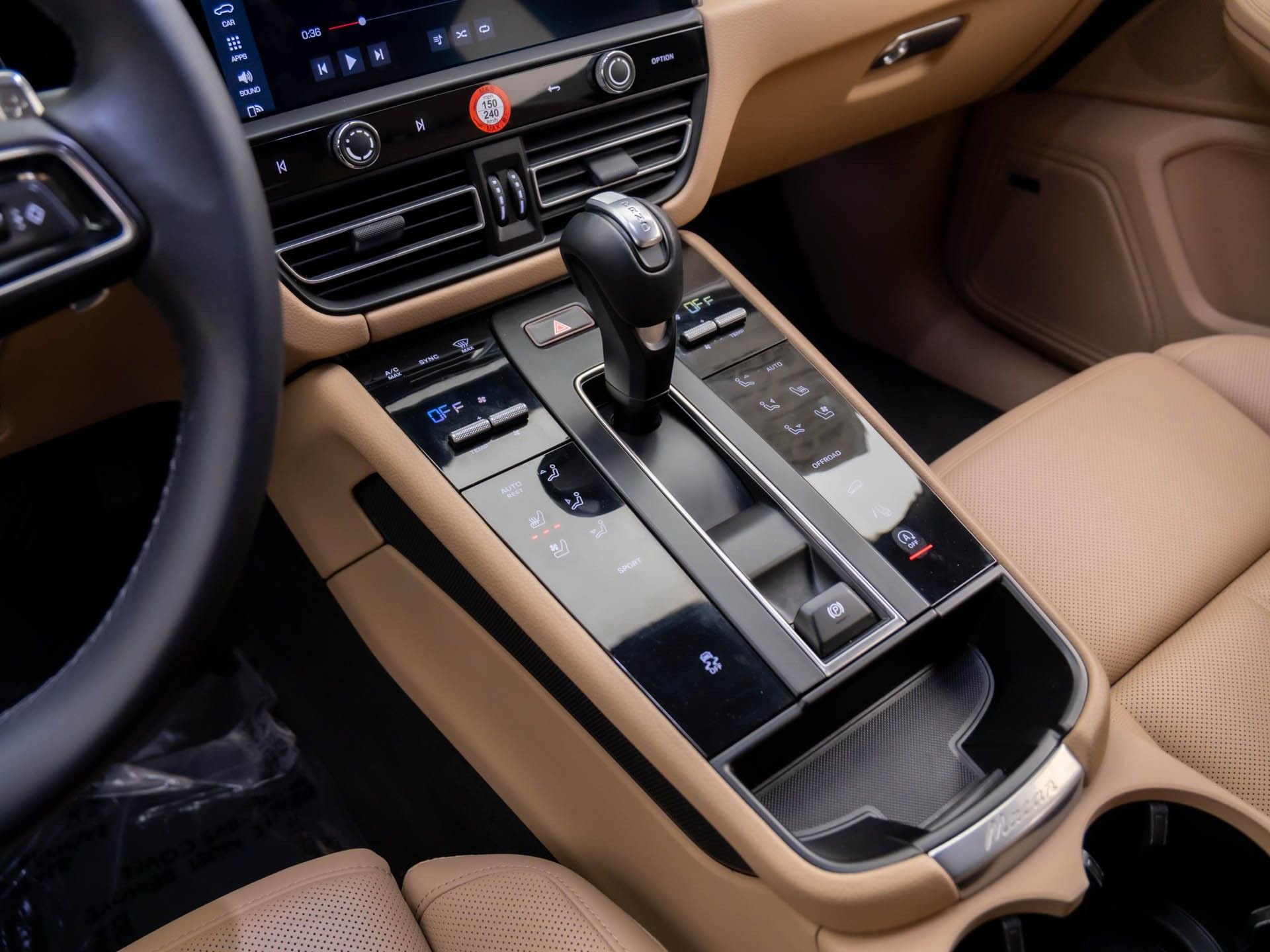 Certified 2025 Porsche Macan image 13