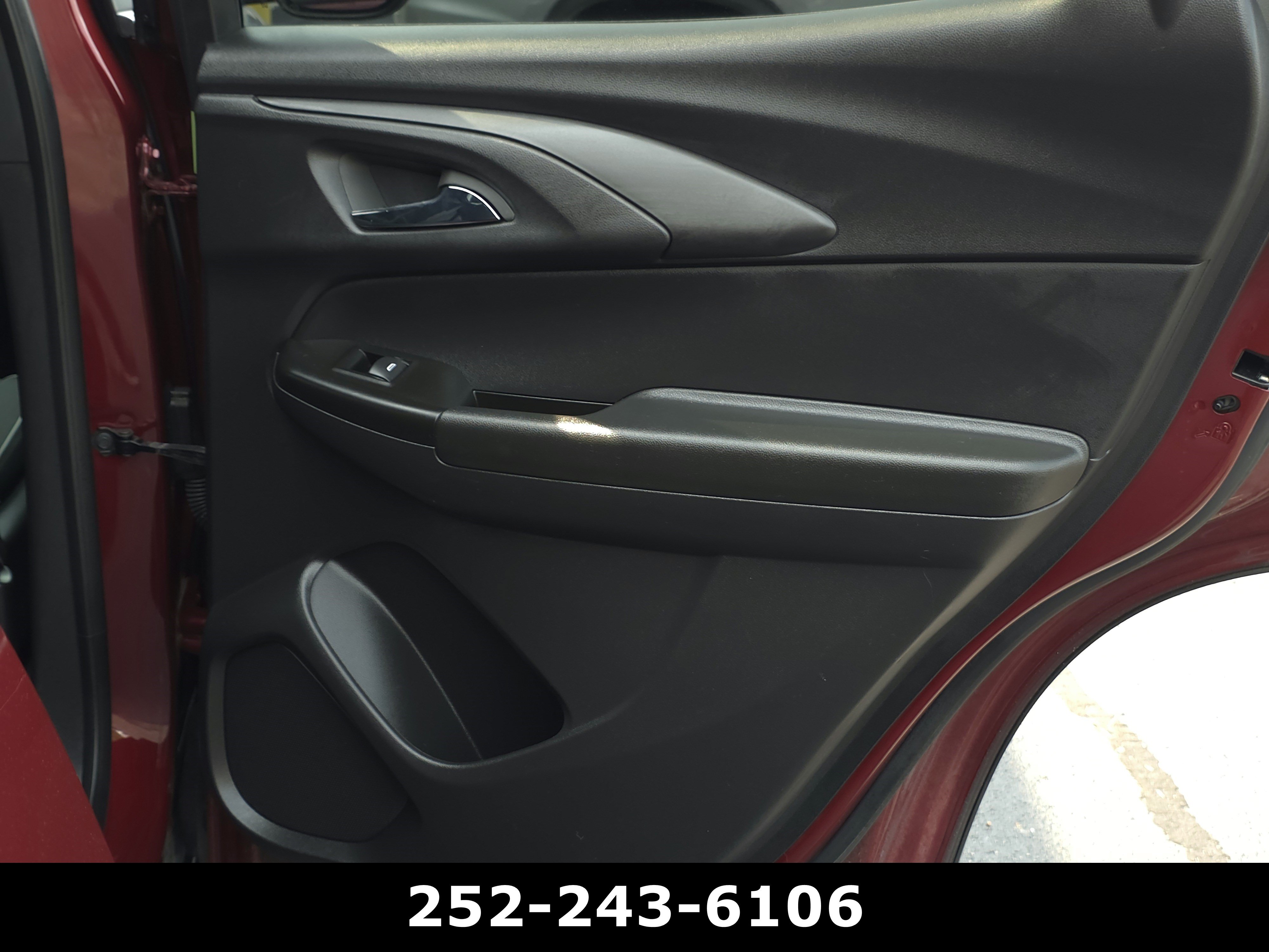 Used 2023 Chevrolet TrailBlazer LT FWD image 32