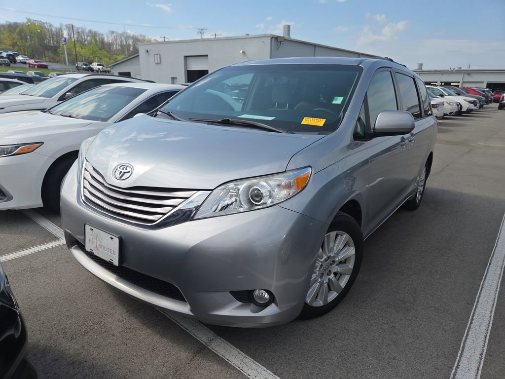 Used 2017 Toyota Sienna XLE Premium image 9