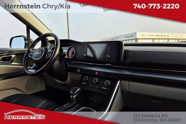 Used 2024 Kia Carnival LX image 28