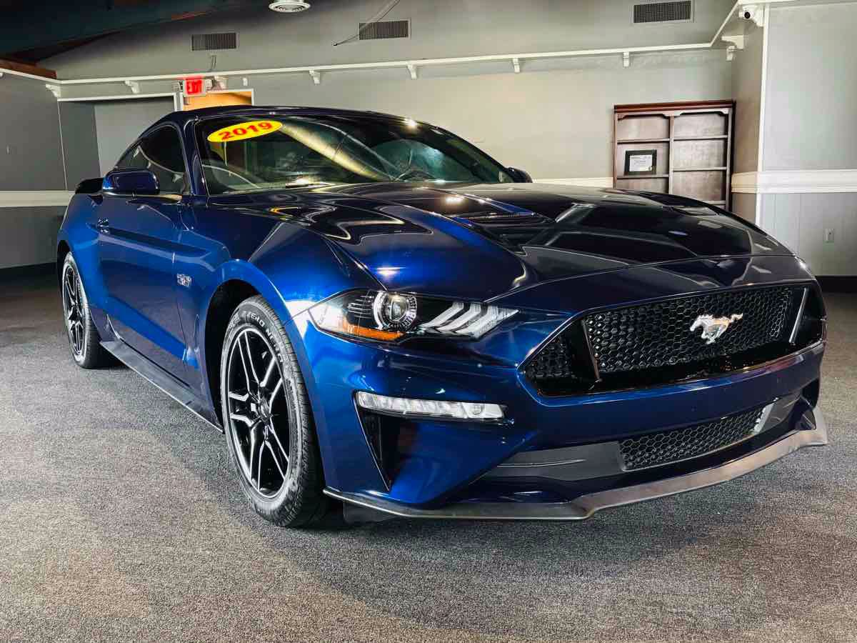 Used 2019 Ford Mustang GT RWD image 4