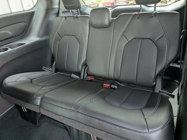 New 2027 Chrysler Pacifica Select FWD image 25