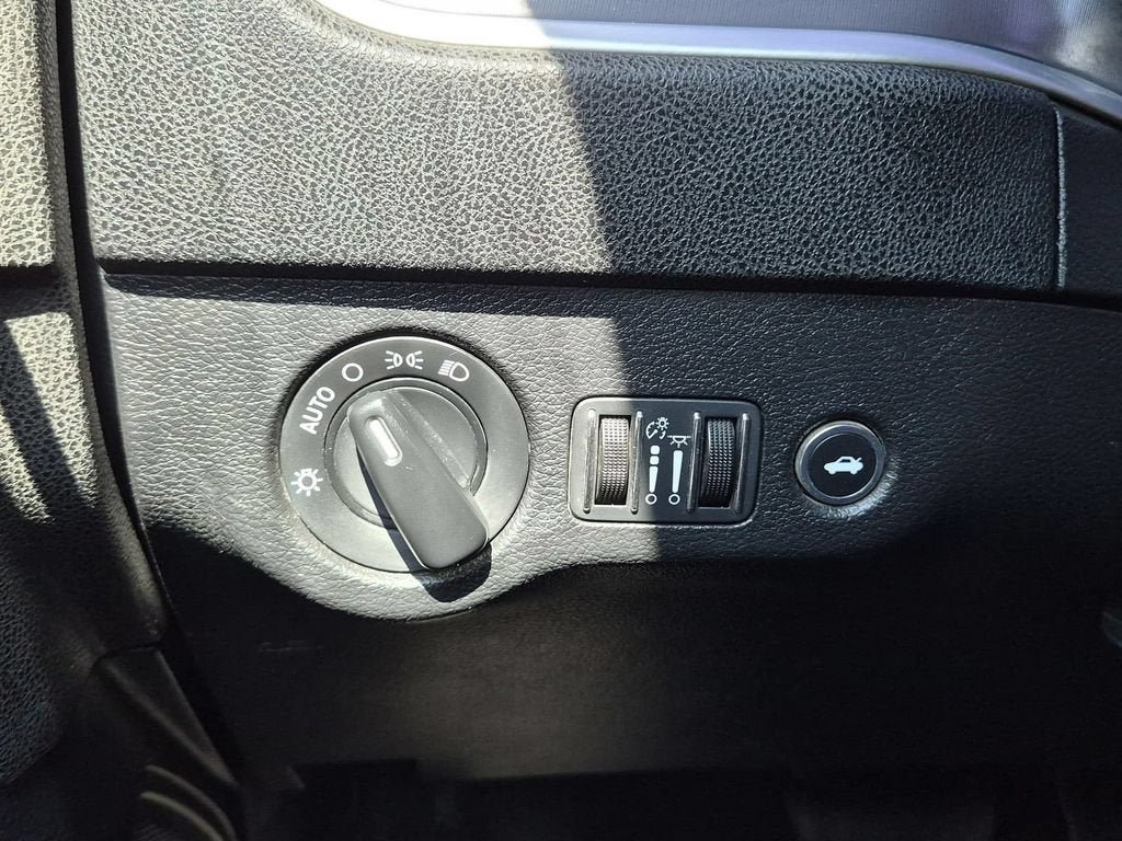 Used 2020 Dodge Charger SXT RWD image 19