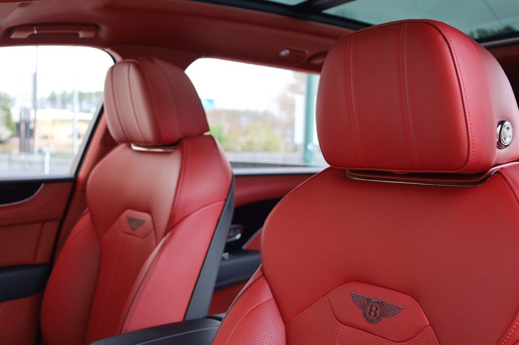 Used 2023 Bentley Bentayga Extended Wheelbase image 22