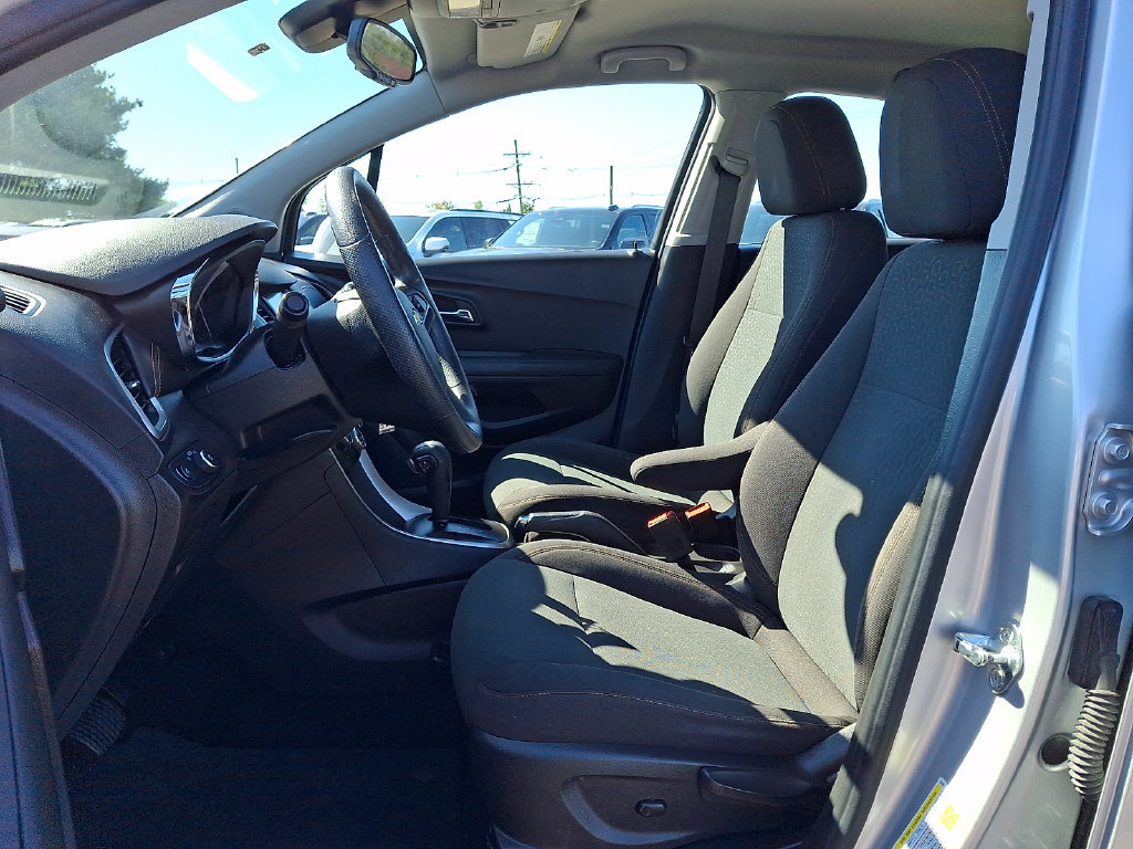 Used 2017 Chevrolet Trax LS FWD image 16