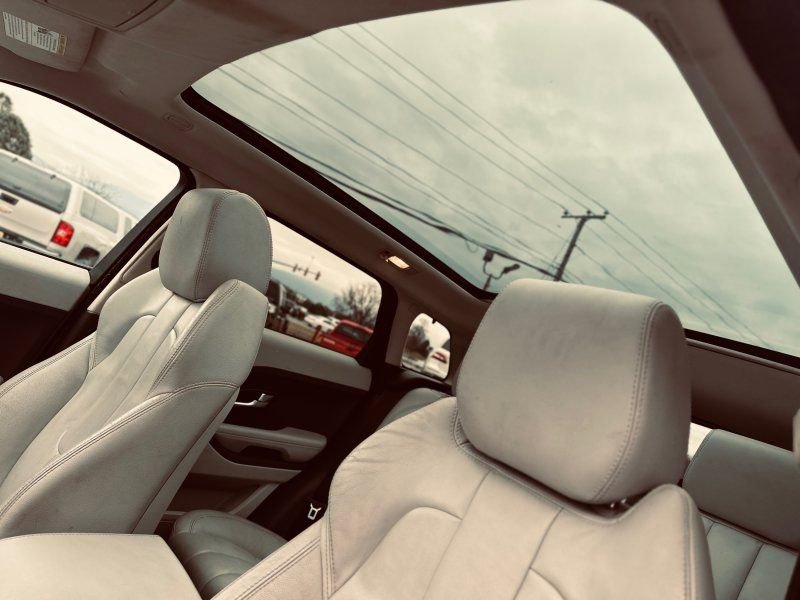 Used 2014 Land Rover Range Rover Evoque Pure Plus image 17