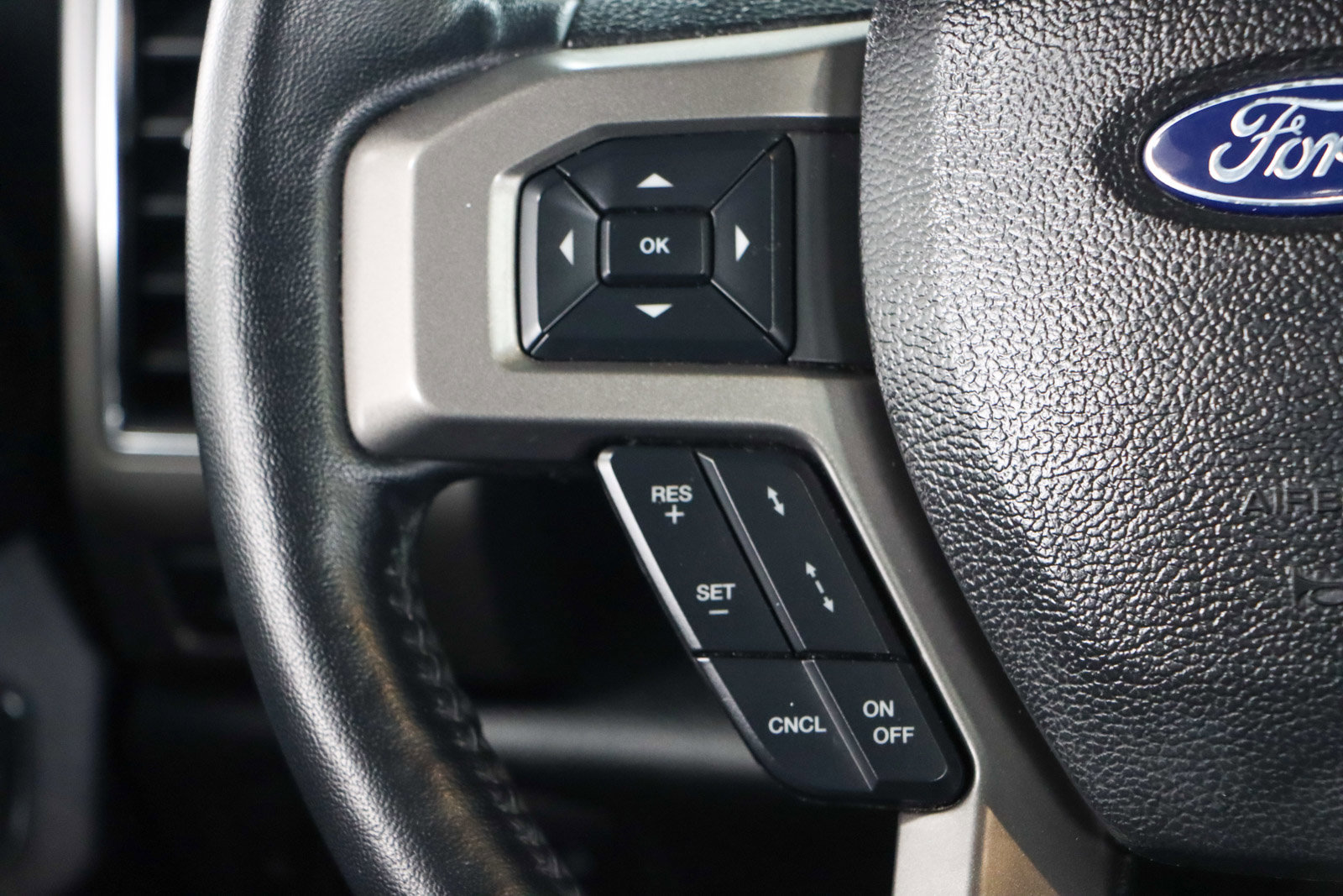 Used 2021 Ford Expedition XLT image 14