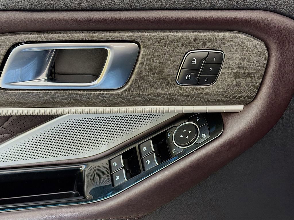 Used 2025 Ford Explorer Platinum w/ LUX Leather Package image 34