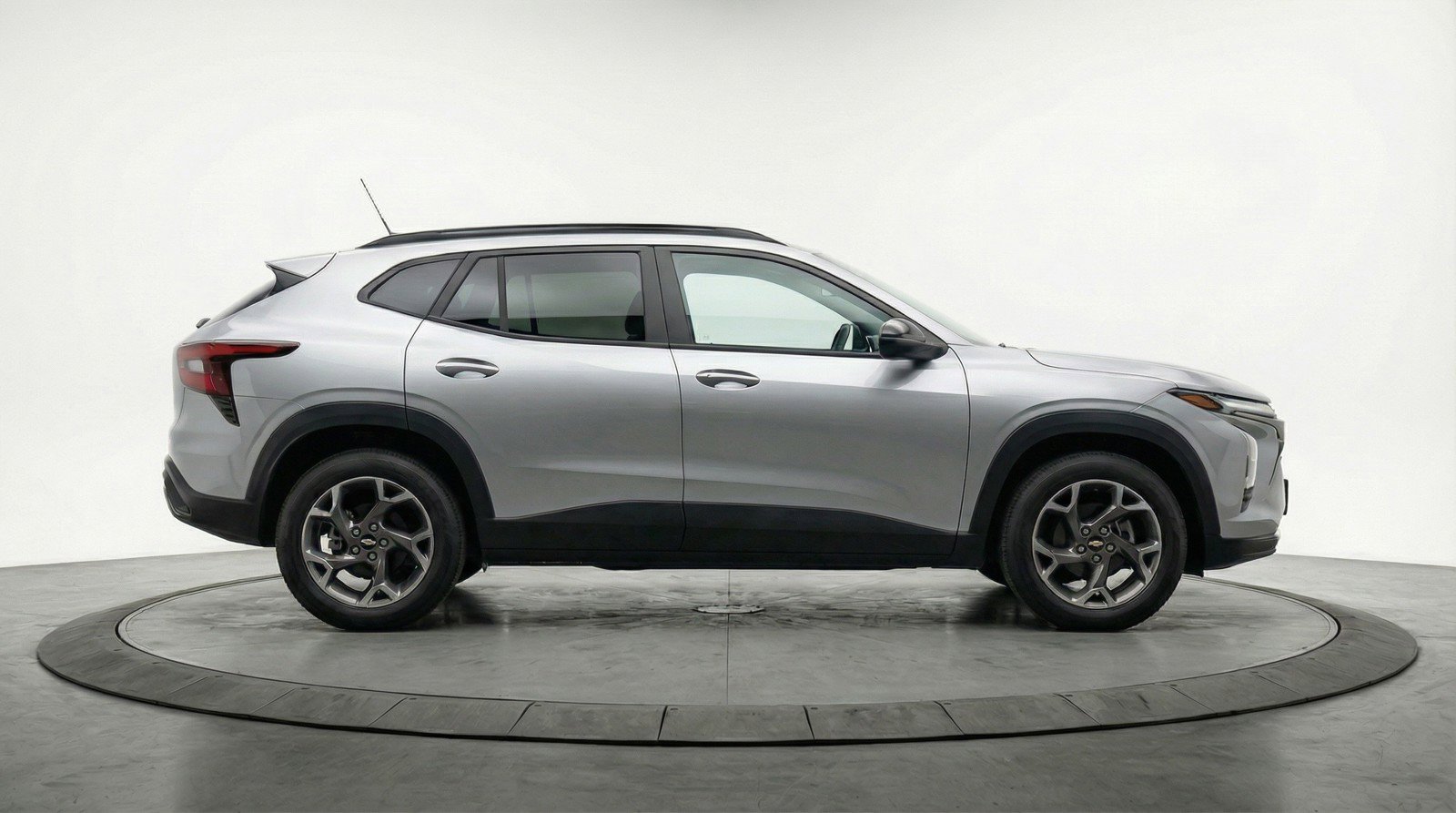 Used 2025 Chevrolet Trax LT w/ LT Convenience Package image 11