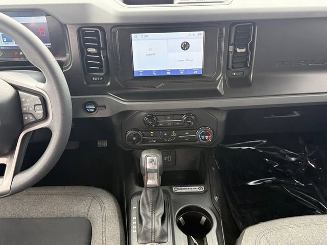 Used 2022 Ford Bronco Base image 3