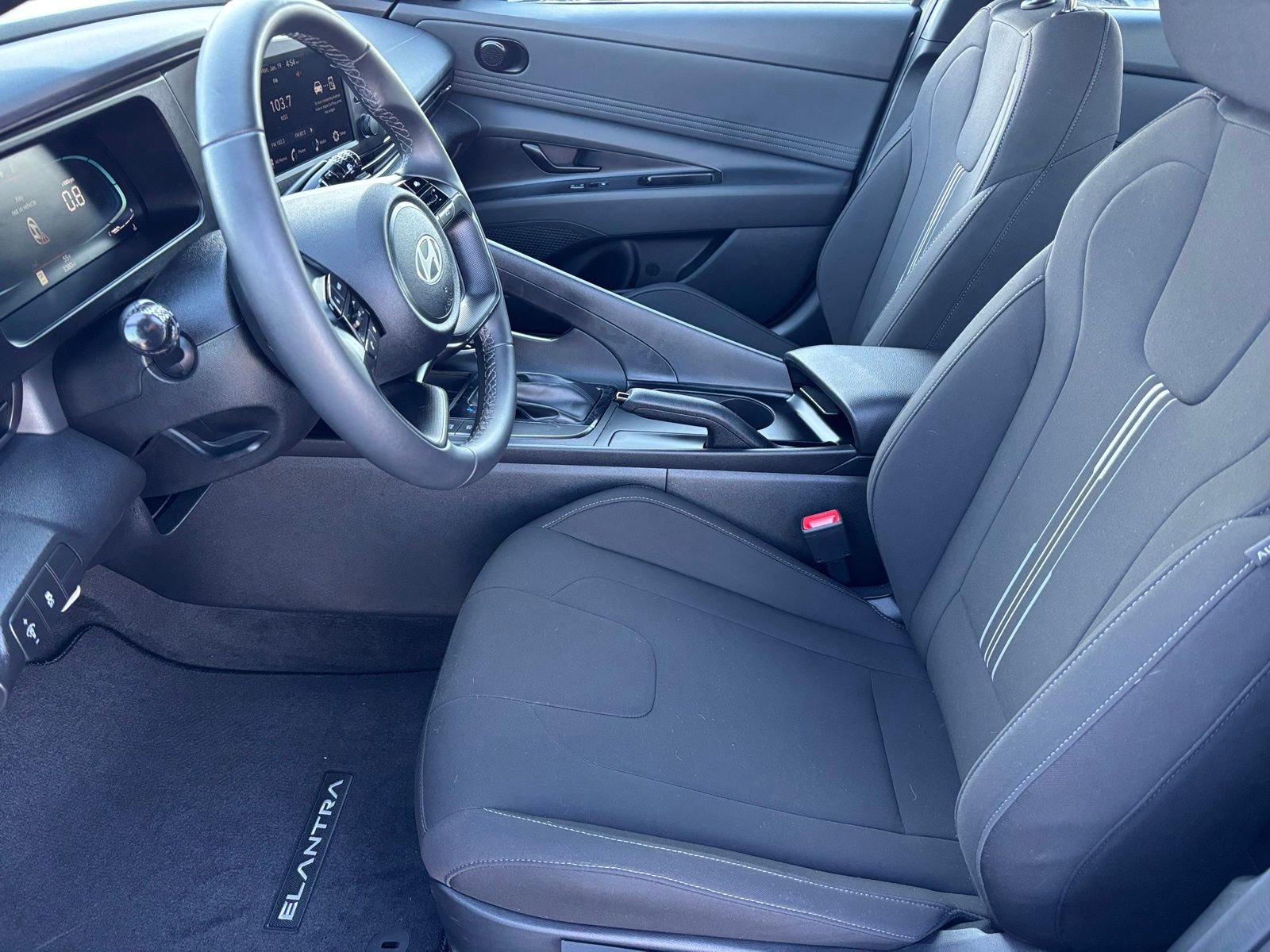 Certified 2025 Hyundai Elantra Sport image 15