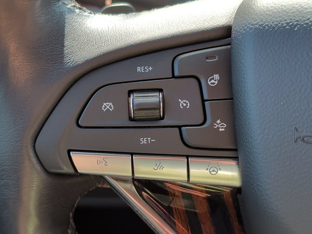 Used 2023 Cadillac Escalade Premium Luxury AWD/4WD image 12