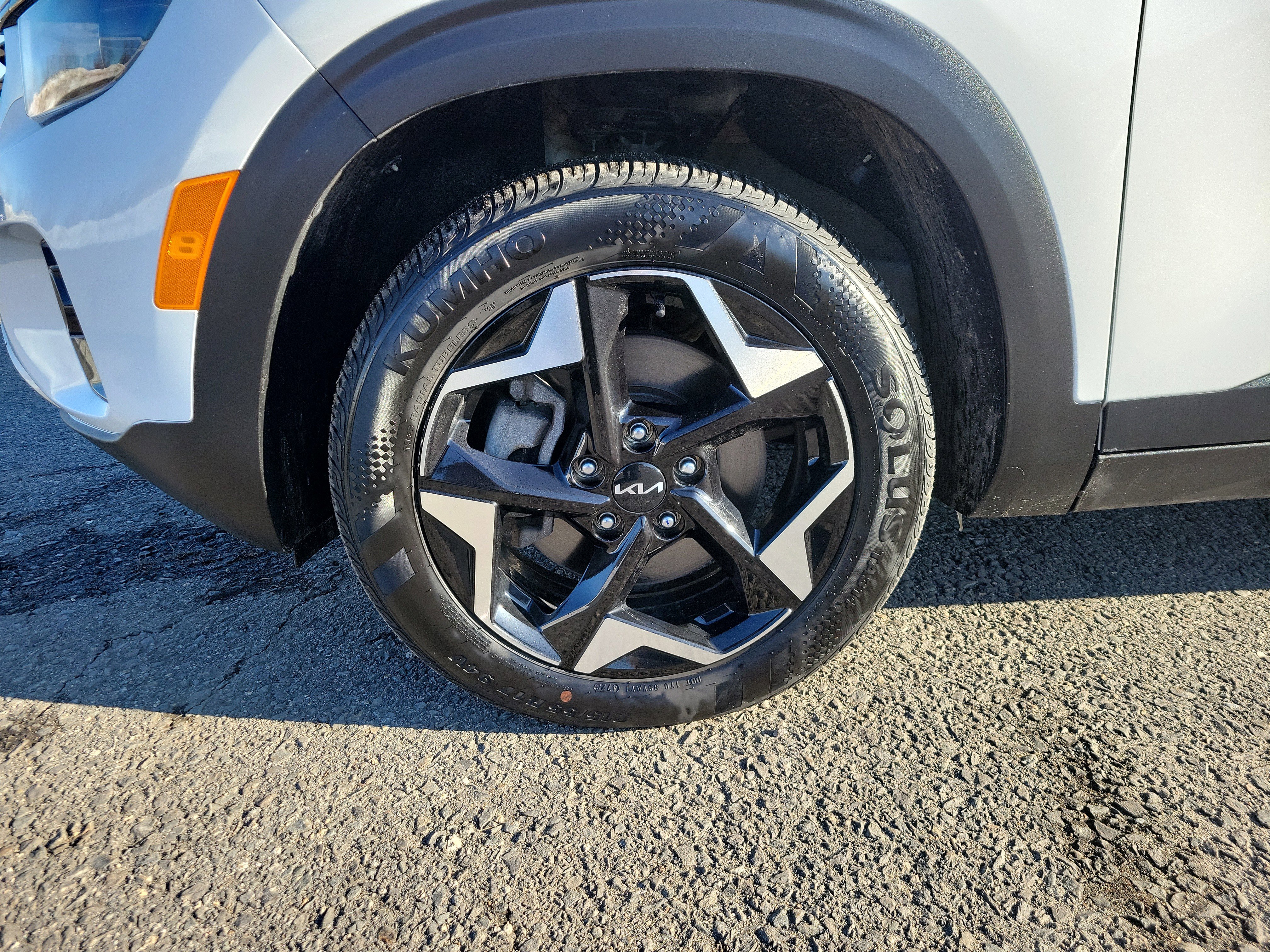 Used 2024 Kia Seltos EX image 12