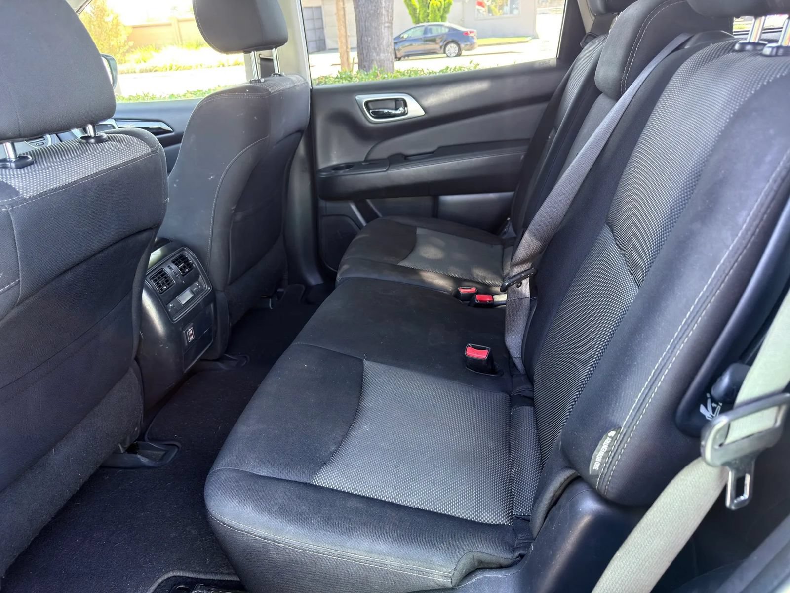 Used 2018 Nissan Pathfinder SV FWD image 10