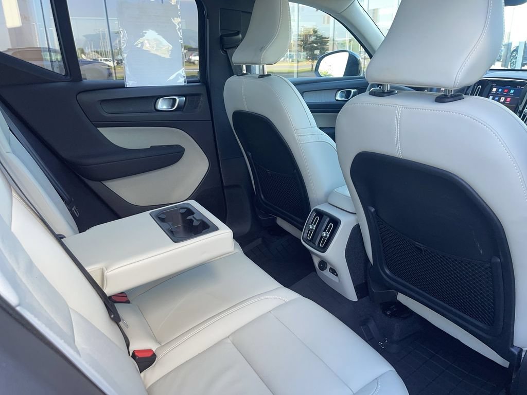 Used 2023 Volvo XC40 B5 Plus w/ Driver Assist Package AWD/4WD image 40