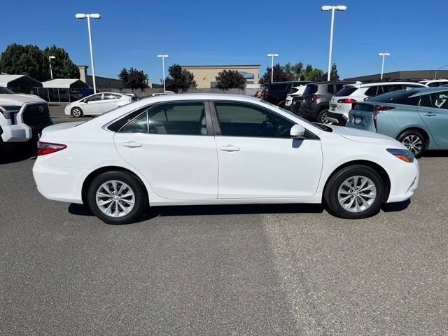 Used 2017 Toyota Camry LE FWD image 3