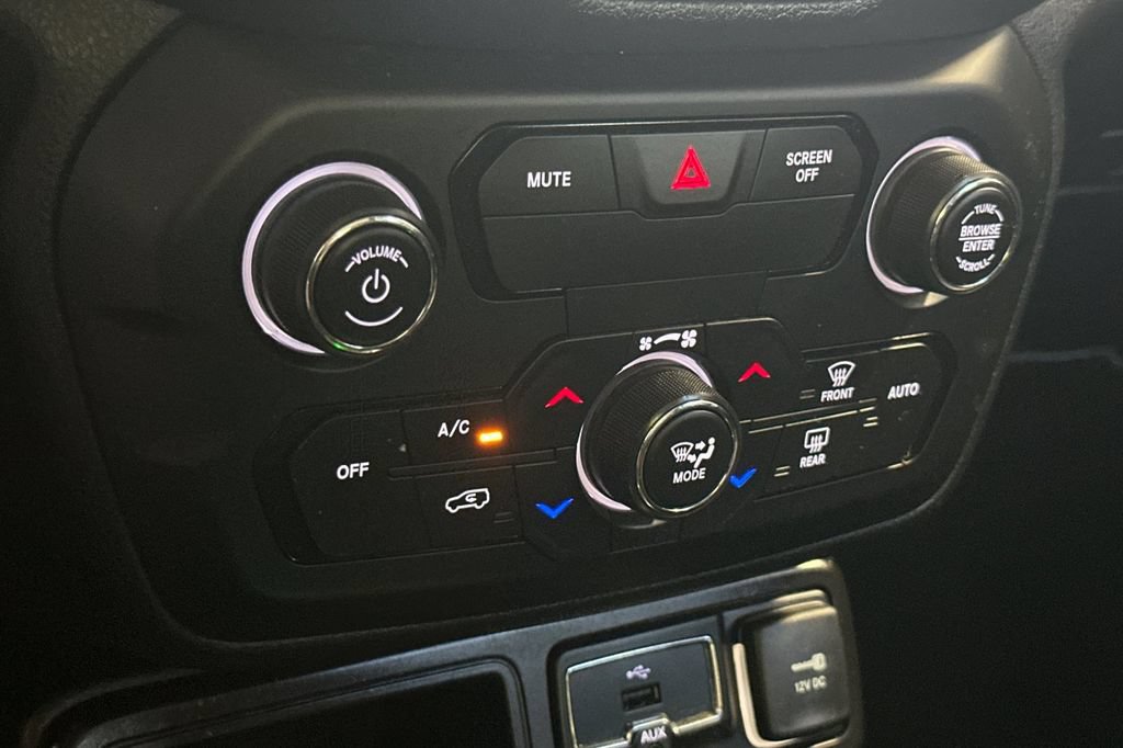Used 2019 Jeep Renegade Limited w/ UConnect 8.4 Nav Group FWD image 22