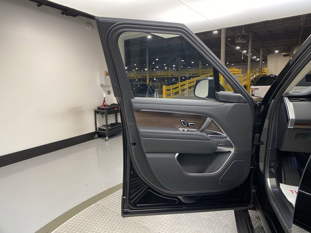 Used 2023 Land Rover Range Rover SE image 14