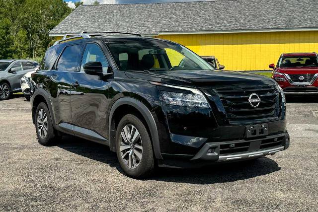 Certified 2024 Nissan Pathfinder SL w/ Black Appearance Package AWD/4WD image 1