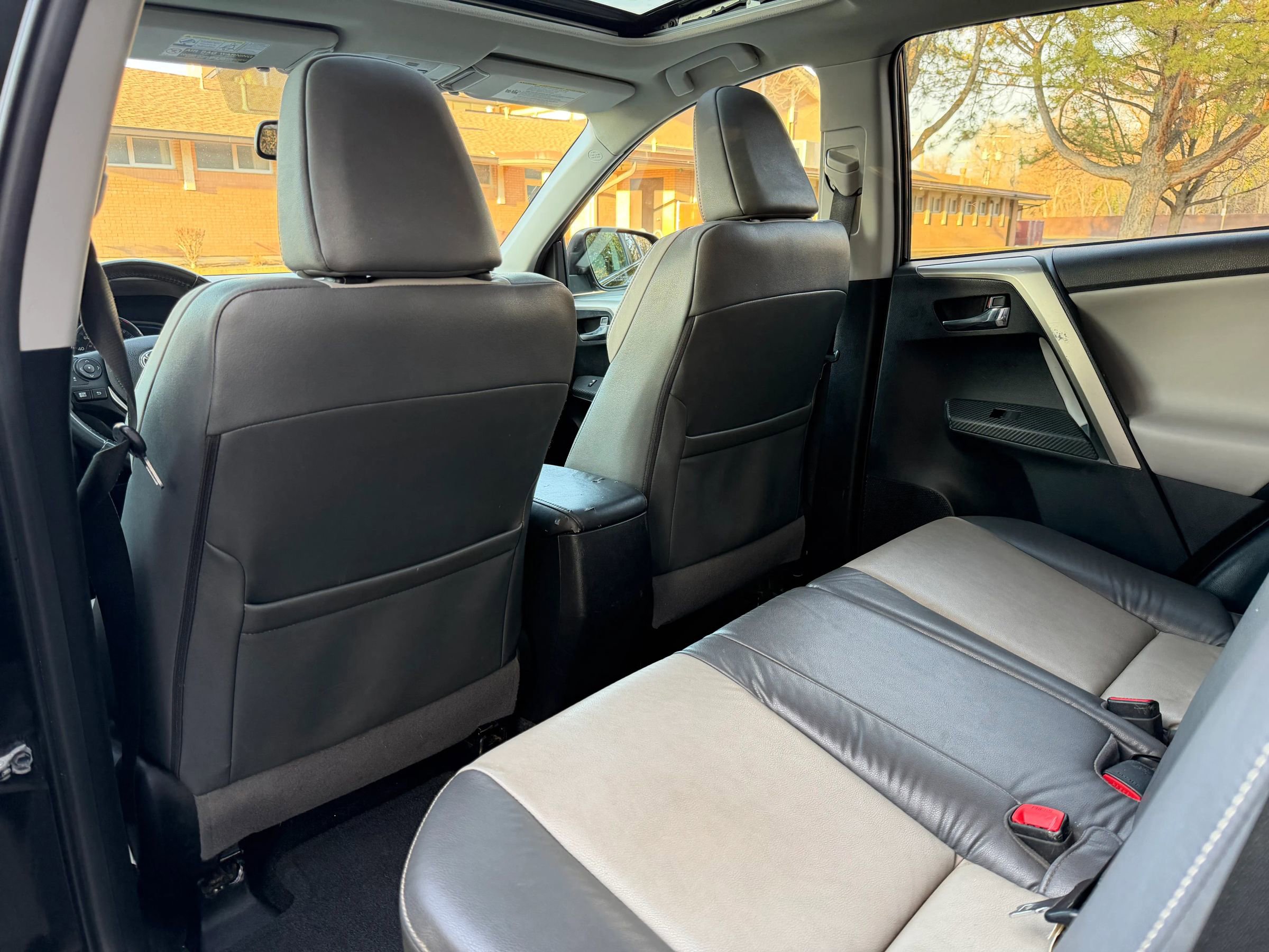 Used 2015 Toyota RAV4 Limited image 36