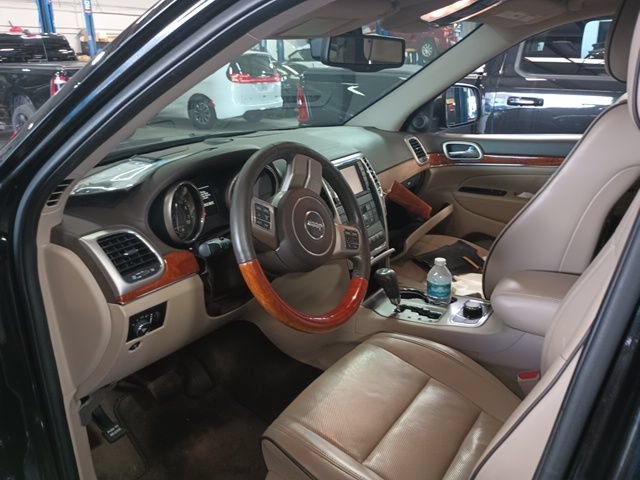 Used 2012 Jeep Grand Cherokee Overland AWD/4WD image 10