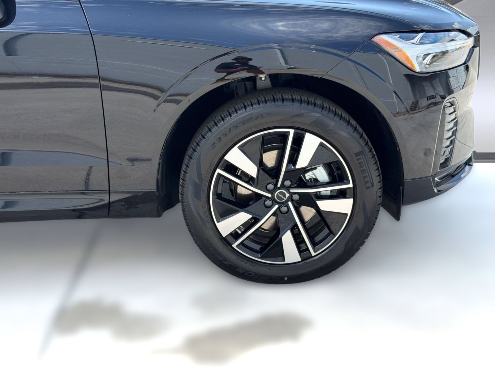 New 2026 Volvo XC60 B5 Core w/ Climate Package AWD/4WD image 12
