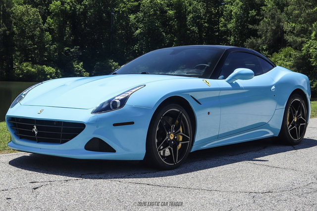 Used 2015 Ferrari California T RWD image 18