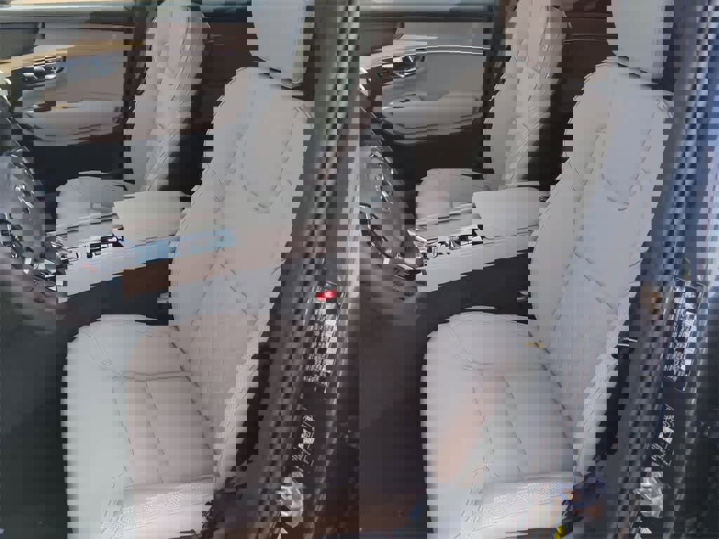 Used 2026 Volvo XC90 B5 Plus w/ Protection Package Premier image 14