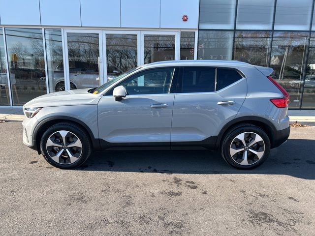 Certified 2025 Volvo XC40 B5 Plus image 2