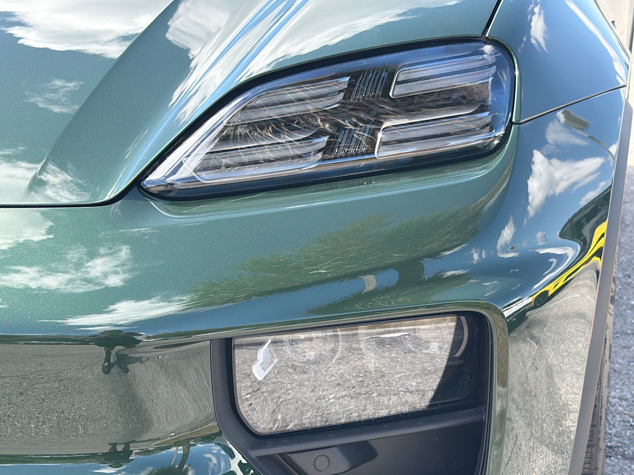 Used 2024 Porsche Macan 4 Electric image 9