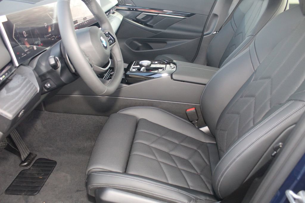 New 2026 BMW 530i xDrive w/ Convenience Package AWD/4WD image 19