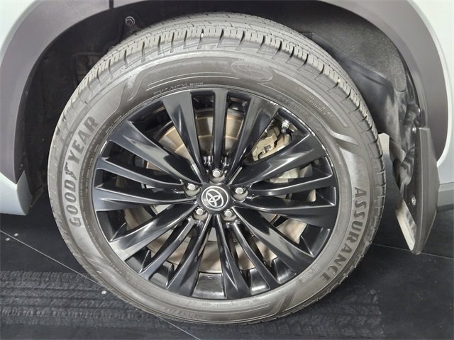 Used 2021 Toyota Highlander Platinum image 11