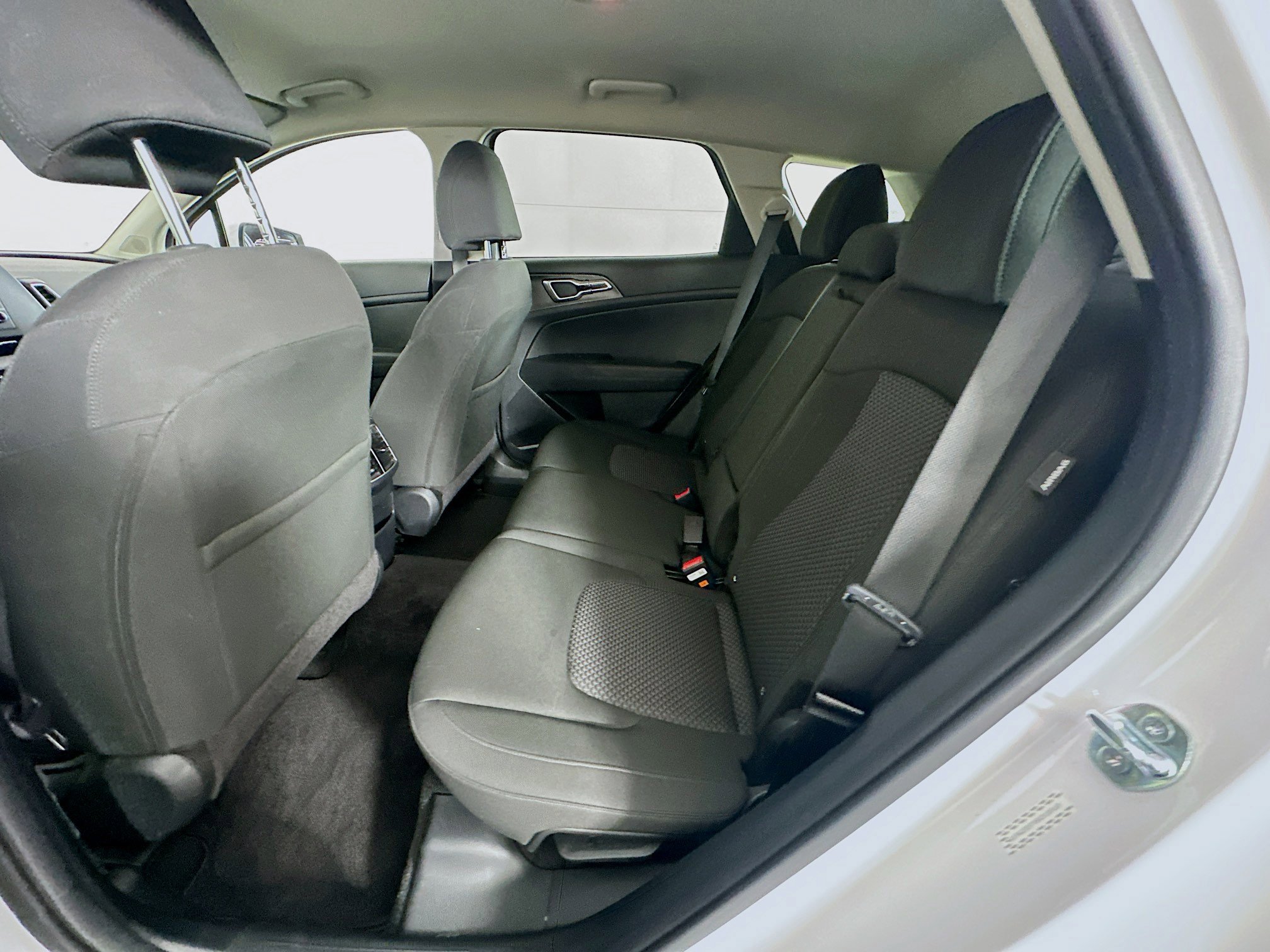 Used 2025 Kia Sportage LX image 26