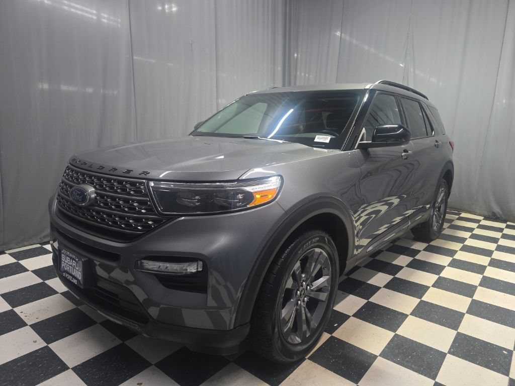 Used 2024 Ford Explorer XLT w/ Equipment Group 202A AWD/4WD image 2