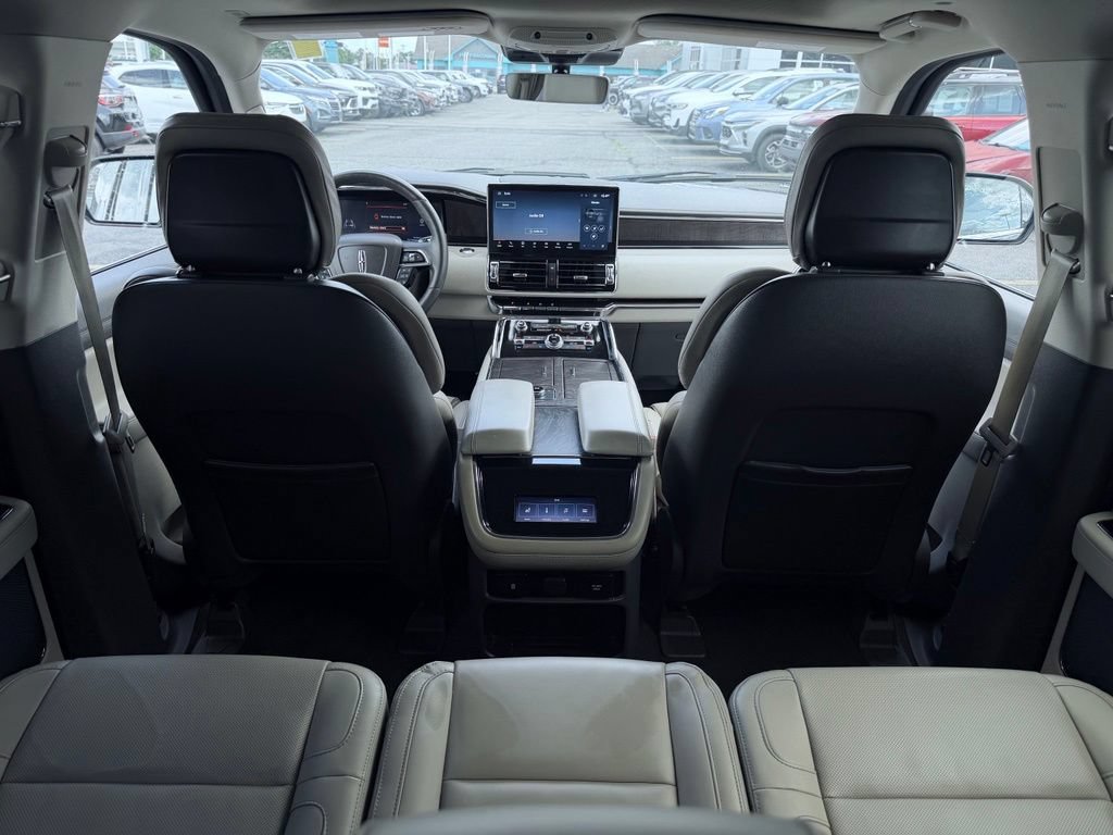 Used 2022 Lincoln Navigator 4WD image 30