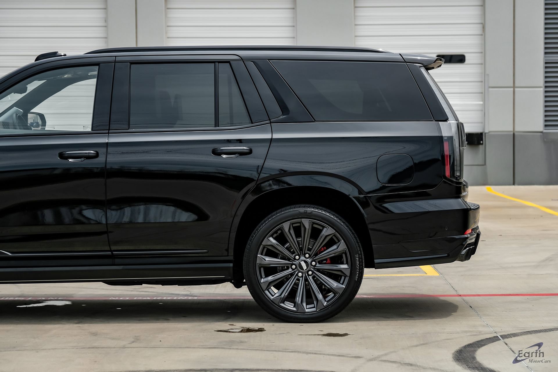 Used 2025 Cadillac Escalade V AWD/4WD image 9